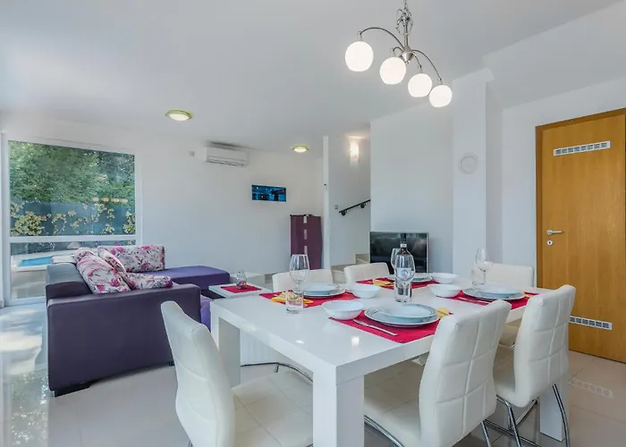 Pet Friendly In With Wifi Holiday home